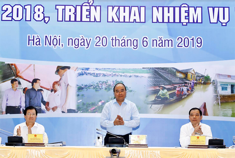 Thủ tướng Nguyễn Xuân Phúc yêu cầu phòng chống thiên tai phải chủ động, kịp thời hơn để giảm thiểu thiệt hại

