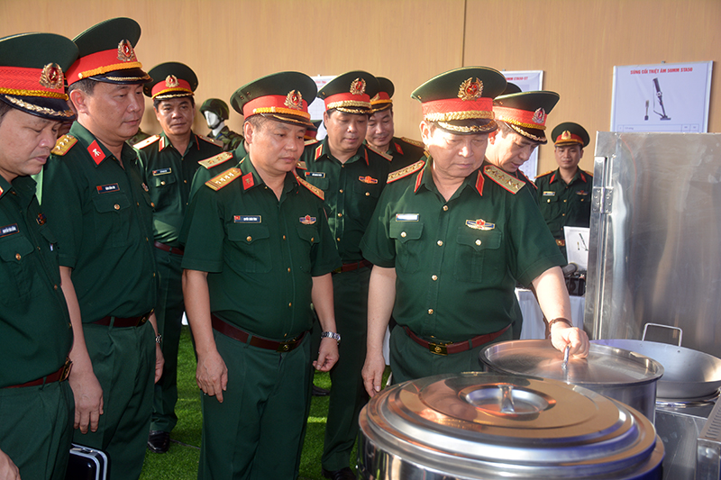 Bộ trưởng Bộ Quốc phòng thăm, làm việc tại Nhà máy Z117

