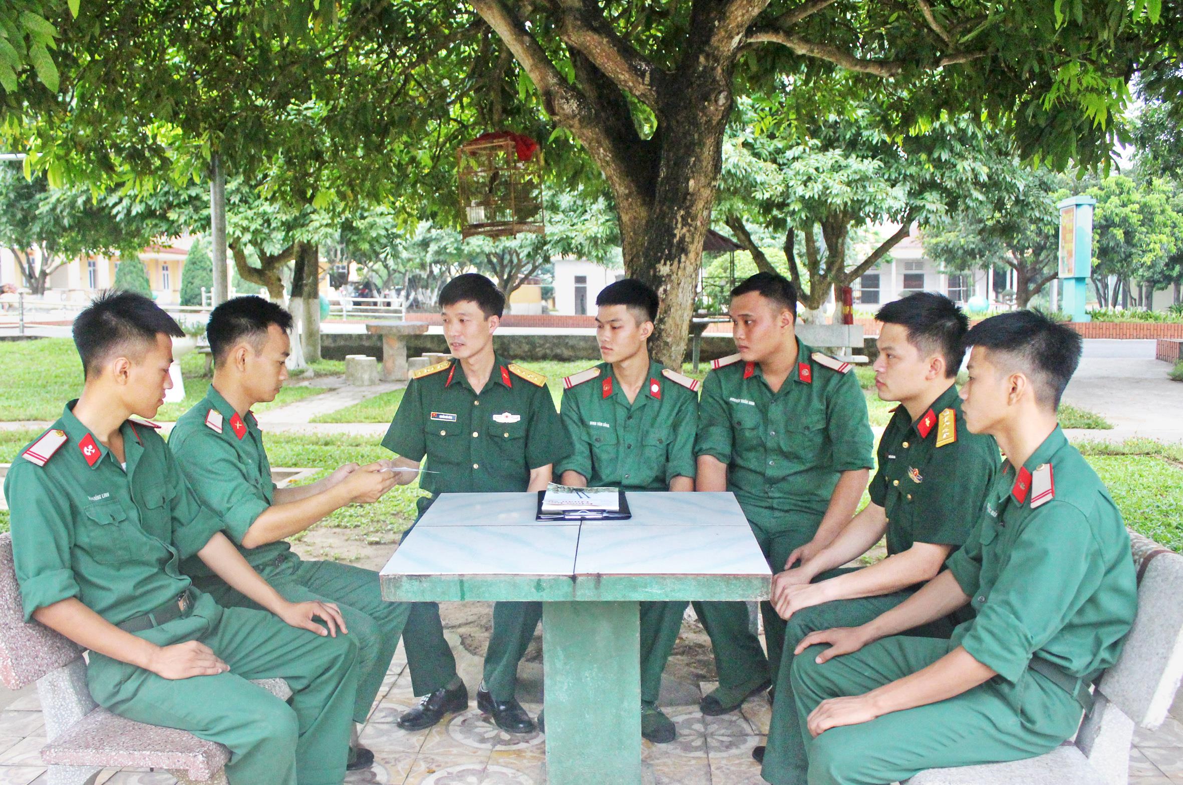 Thực hiện tốt chế độ nghỉ phép để động viên bộ đội yên tâm công tác