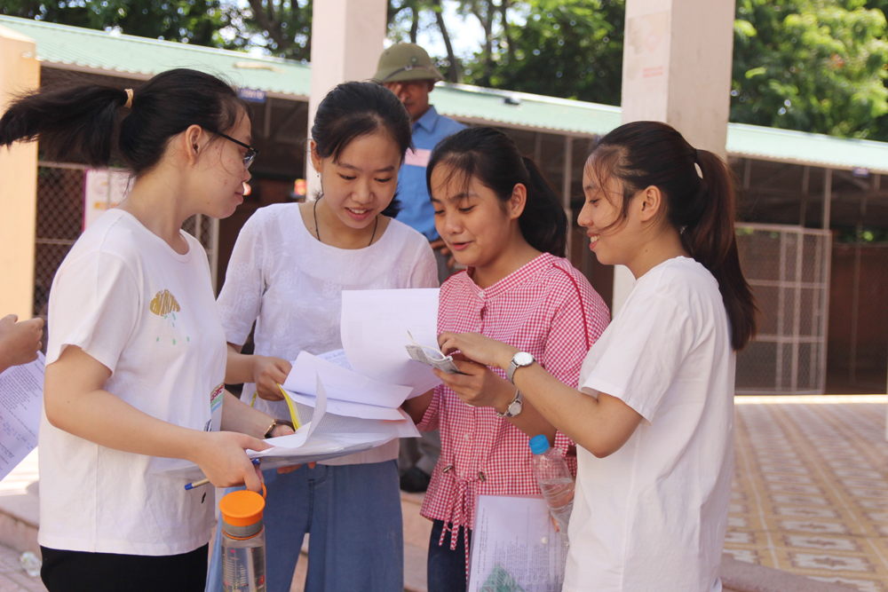 Đề Văn vừa sức với thí sinh