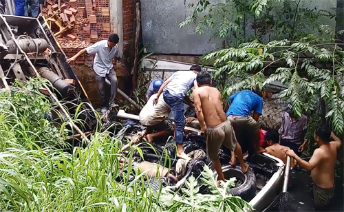 Tai nạn giao thông nghiêm trọng trên cầu Hàm Luông, 5 người thương vong