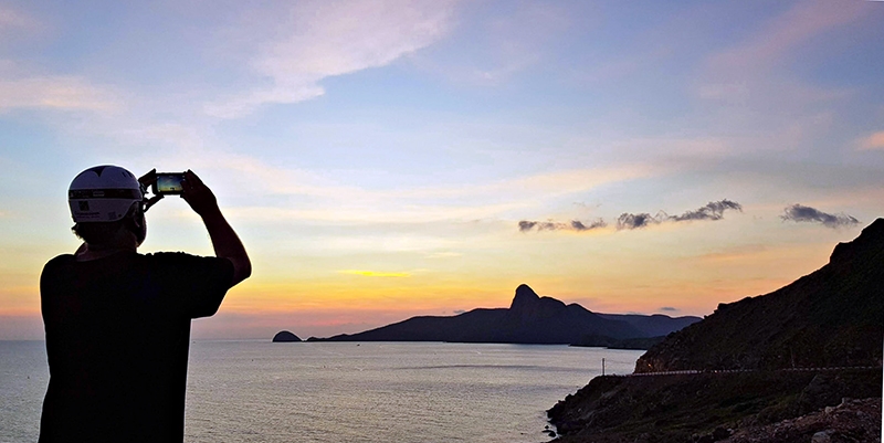 Mũi Cá Mập trong buổi sớm mai và lúc hoàng hôn xuống.