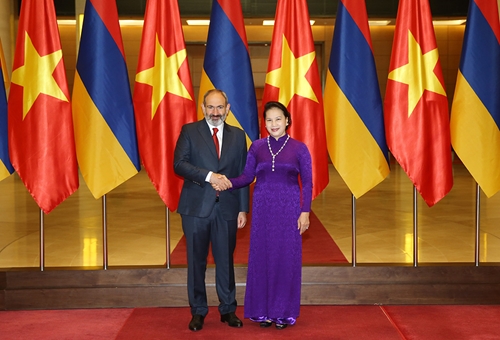 Chủ tịch Quốc hội Nguyễn Thị Kim Ngân hội kiến với Thủ tướng Armenia Nikol Pashinyan
