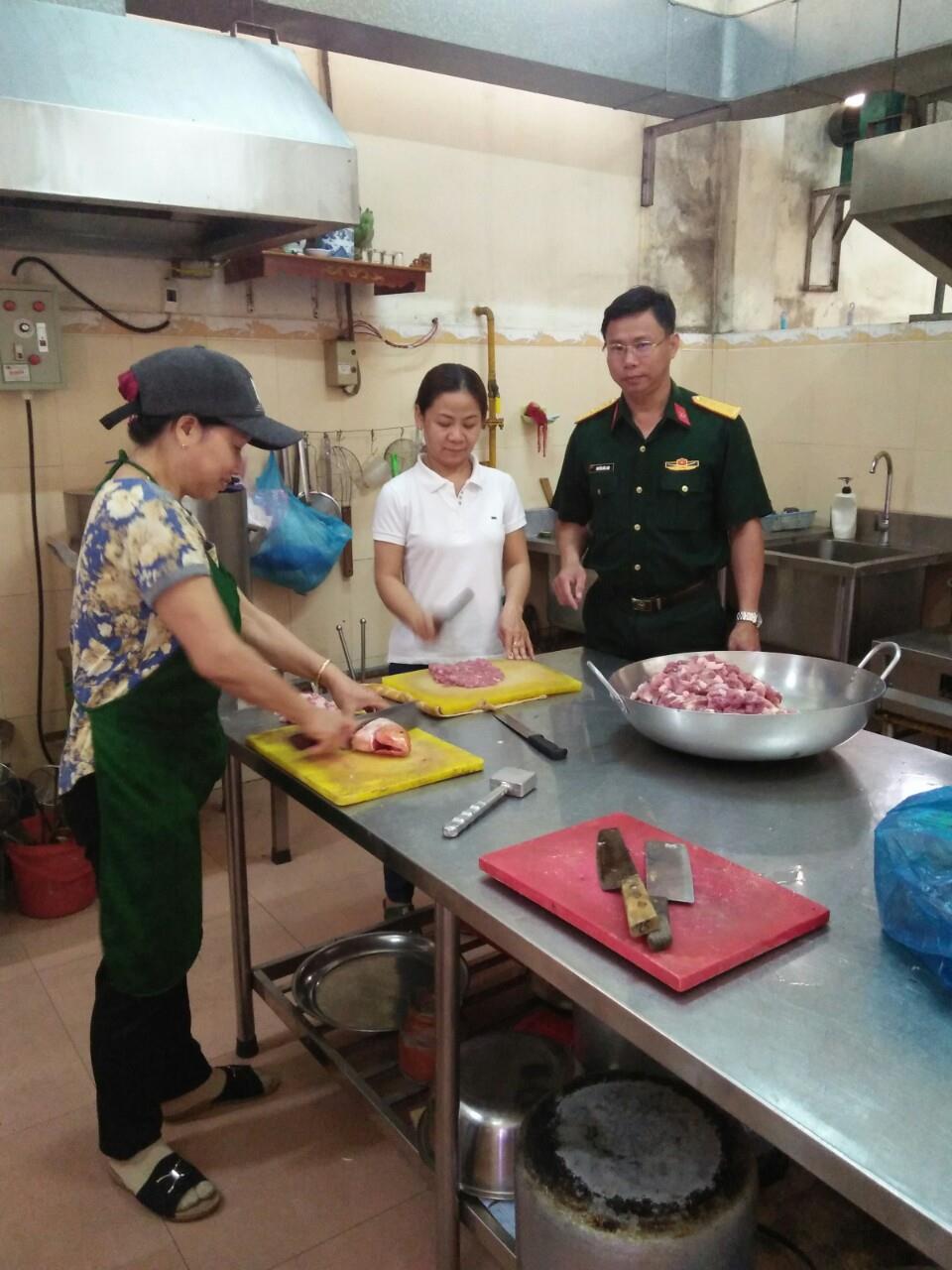 Người “giữ lửa” bếp ăn Đoàn An điều dưỡng 27