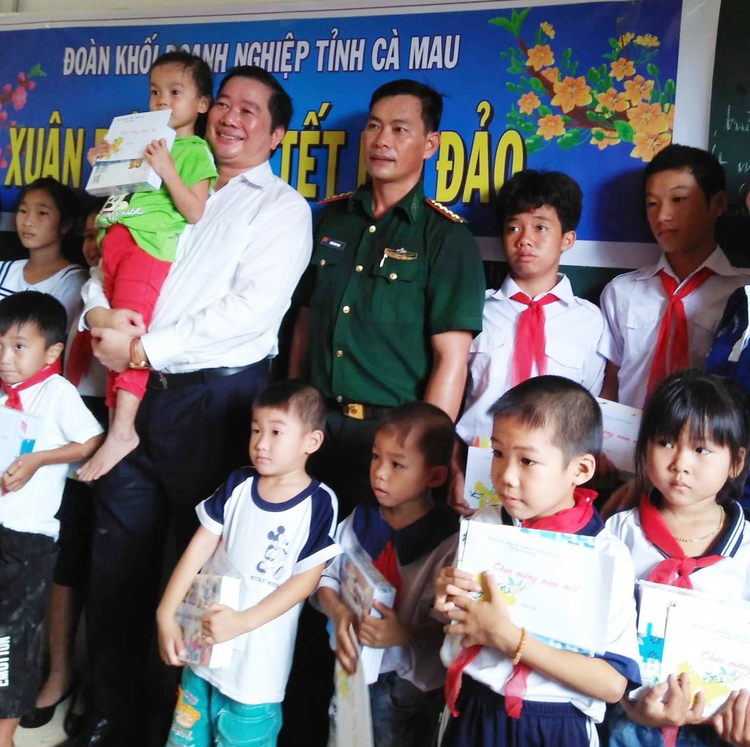 Lớp học tình thương trên đảo Hòn Chuối