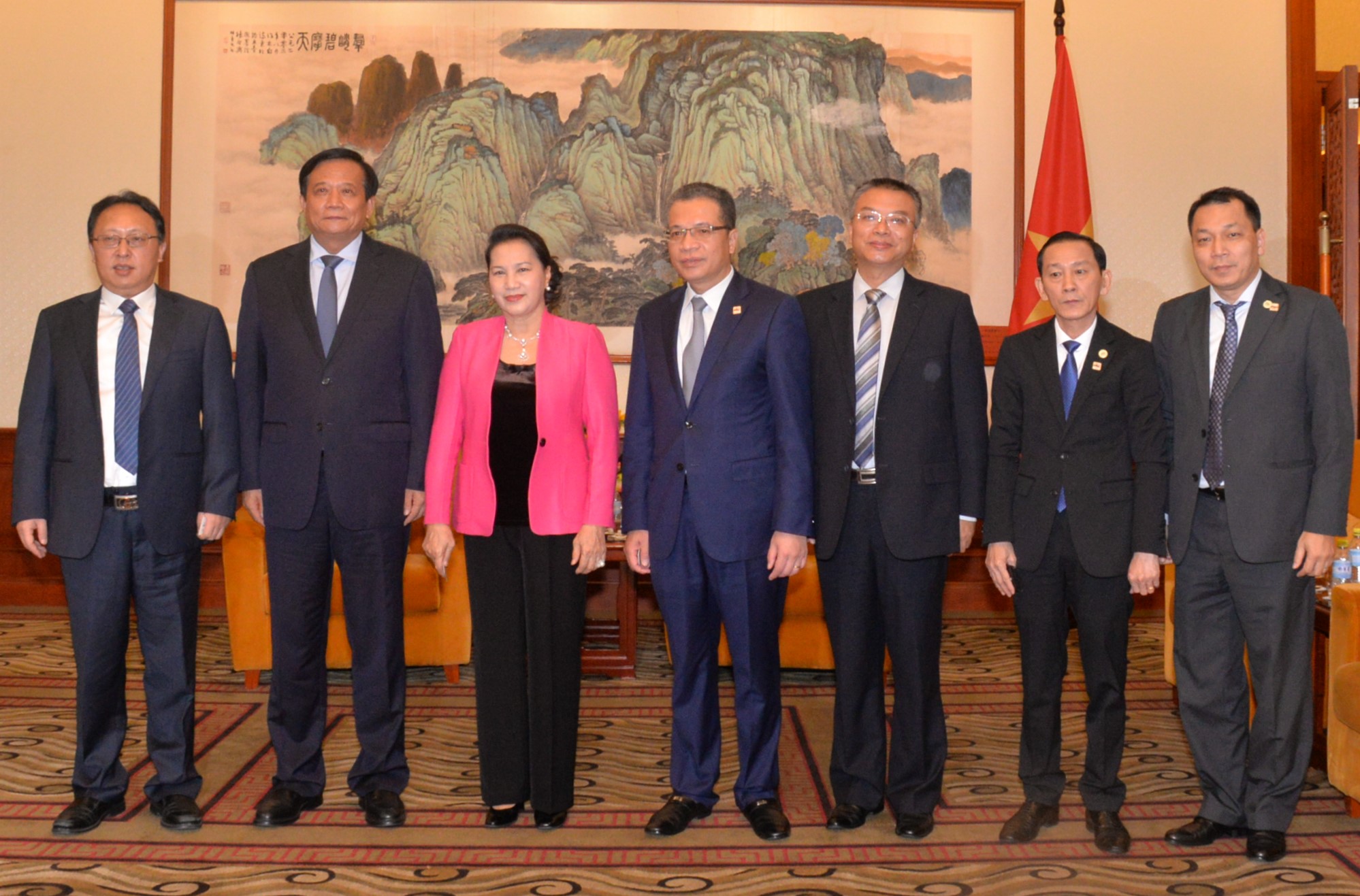 Chủ tịch Quốc hội cùng Chủ tịch Nhân đại toàn quốc Trung Quốc dự chương trình nghệ thuật “Nhịp cầu hữu nghị”