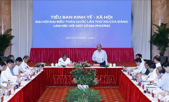 Thủ tướng Nguyễn Xuân Phúc chủ trì phiên họp Tiểu ban Kinh tế - xã hội với các tỉnh, thành phố khu vực miền Trung Tây Nguyên
