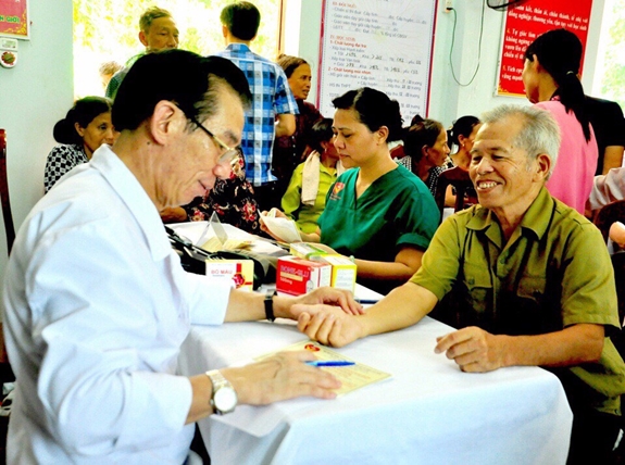 NÂNG CAO ĐỜI SỐNG NGƯỜI CÓ CÔNG VỚI CÁCH MẠNG