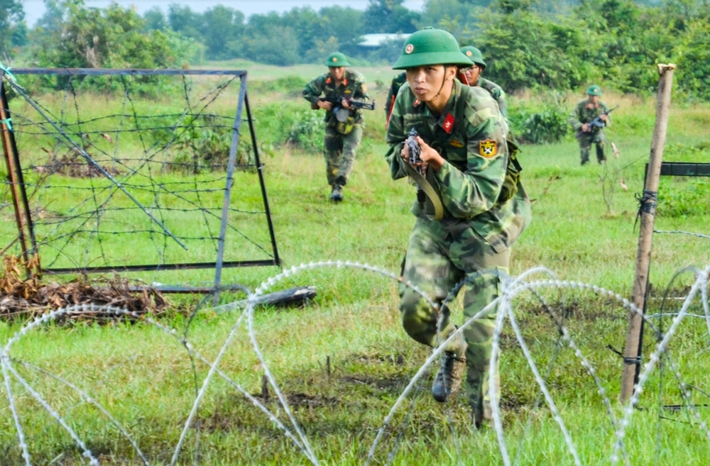 Lực lượng dự bị động viên Trung đoàn 96, Sư đoàn 309 thực hành tiến công địch trong diễn tập bắn đạn thật năm 2018.
