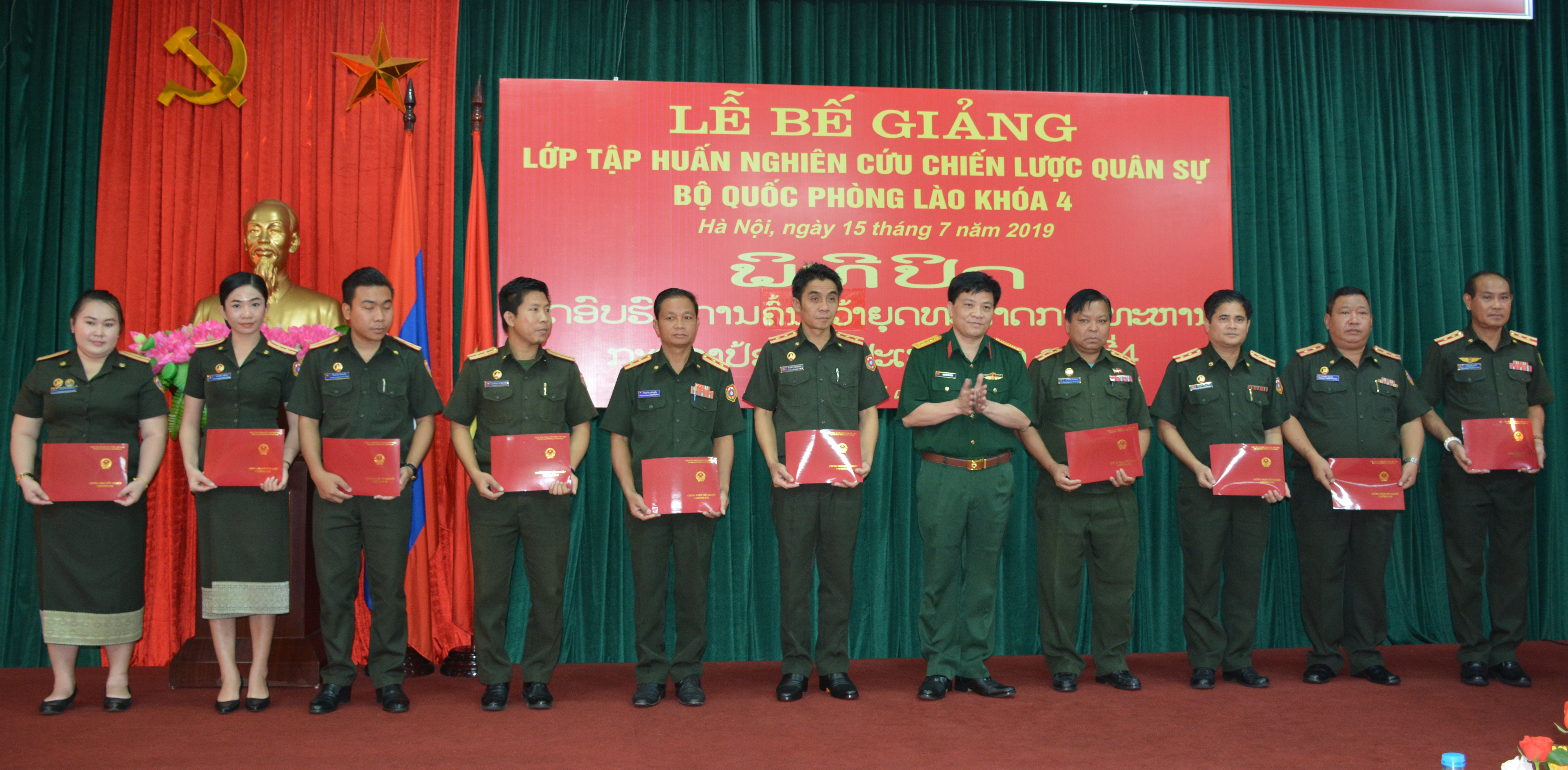 Bế giảng lớp tập huấn nghiên cứu chiến lược quân sự Bộ Quốc phòng Lào khóa 4

