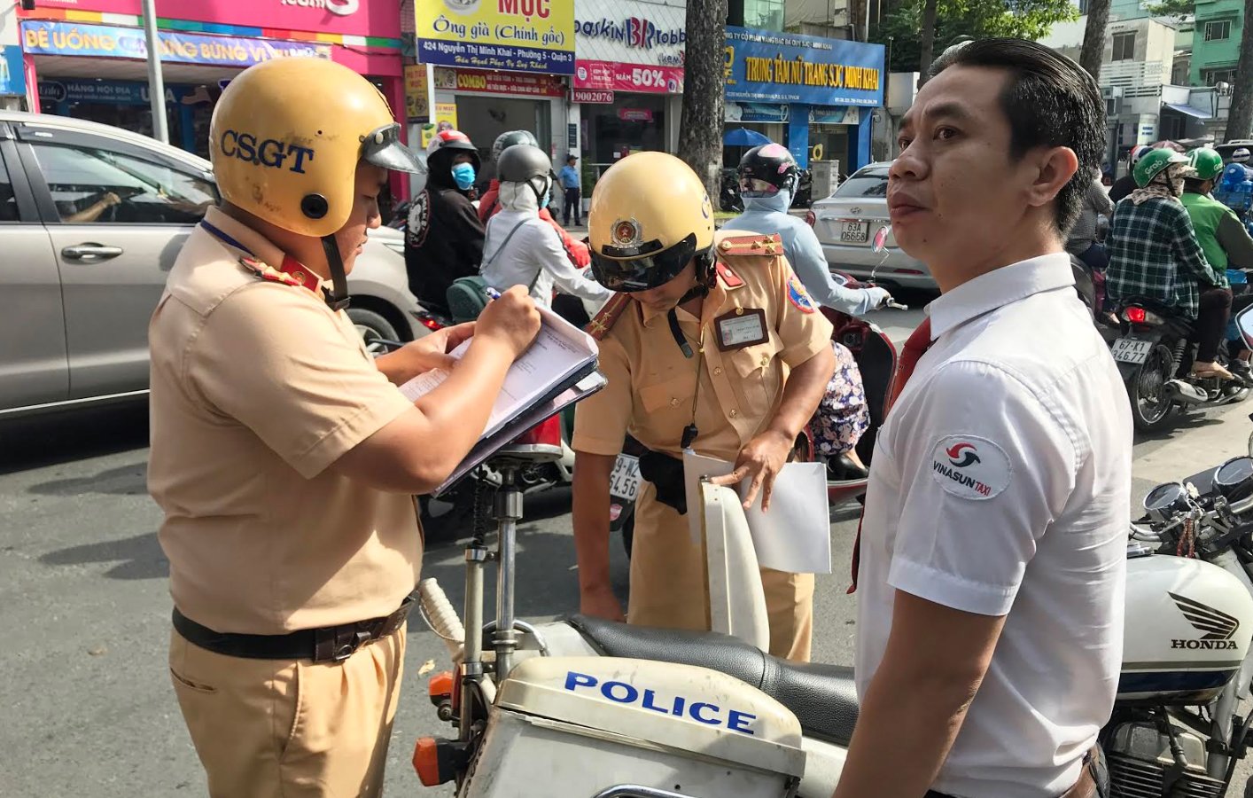 Cảnh sát giao thông TP Hồ Chí Minh ra quân kiểm tra, xử lý phương tiện giao thông