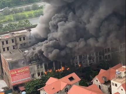 Hà Nội: Cháy lớn gần Khu du lịch Thiên đường Bảo Sơn ​
