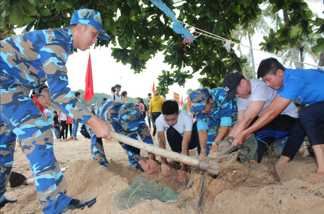 Phát động chiến dịch “Thanh niên Hải quân chung tay làm sạch biển và chống rác thải nhựa”