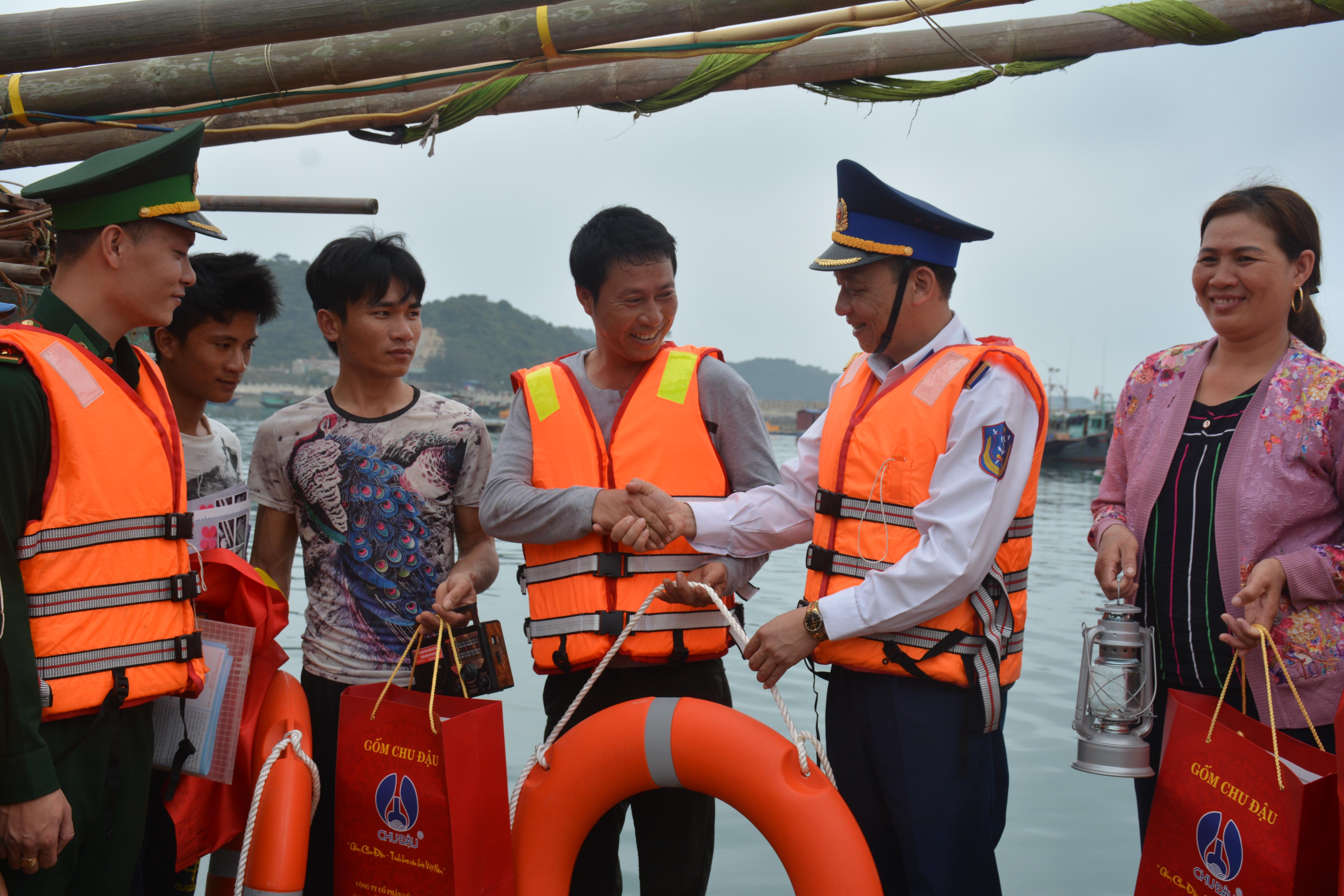 
Hành trình thắm tình quân dân

