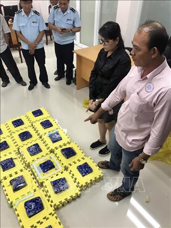 Phát hiện vụ vận chuyển trái phép 8kg ma túy tổng hợp cất giấu trong lô trò chơi xếp hình