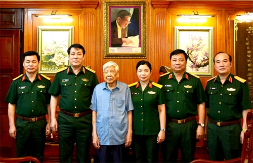 Đại tướng Lương Cường thăm nguyên Tổng Bí thư Lê Khả Phiêu và các đồng chí nguyên Chủ nhiệm TCCT

