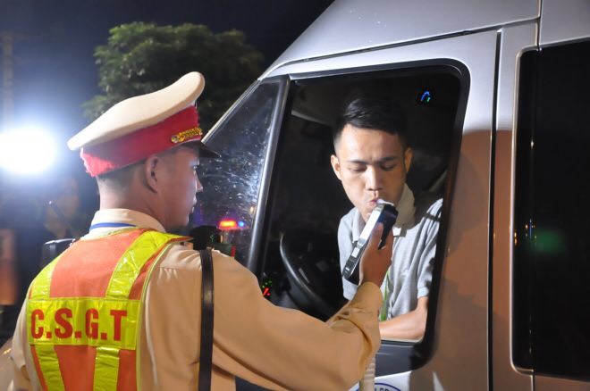 Tăng cường tuần tra, kiểm soát các phương tiện tham gia giao thông trên tuyến Quốc lộ 1A