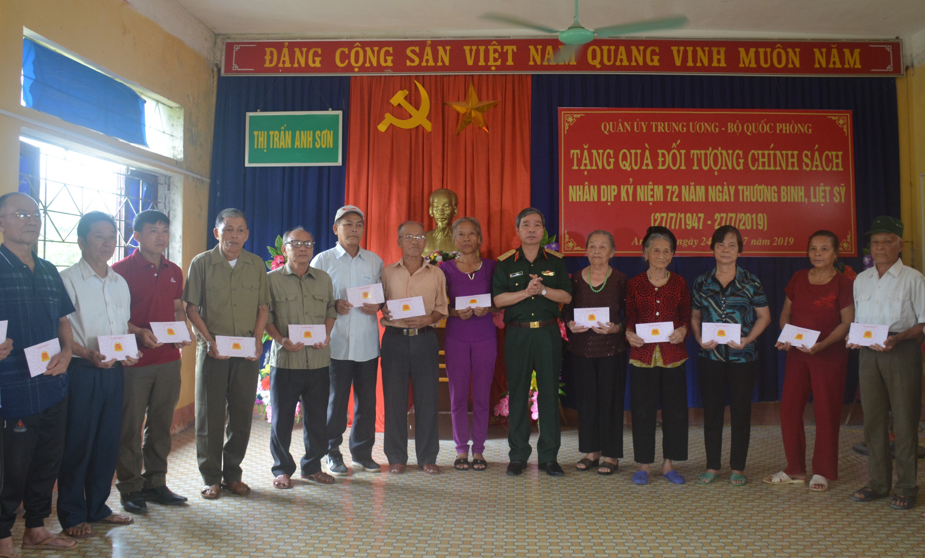 Cả nước chăm lo người có công, gia đình chính sách 