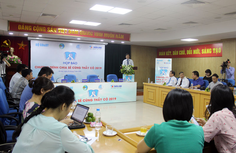 Tuyên dương 63 thầy giáo, cô giáo dạy học sinh dân tộc thiểu số