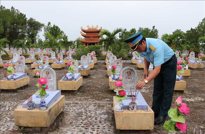 TRI ÂN SÂU RỘNG, NGHĨA TÌNH