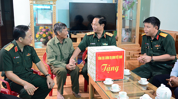 Các đơn vị thăm, tặng quà gia đình chính sách trên địa bàn tỉnh Điện Biên