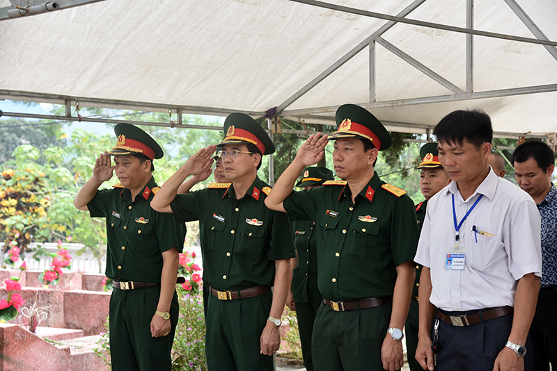 Tuổi trẻ Học viện Viettel chăm sóc nghĩa trang có 70 % liệt sĩ “chưa biết tên”

