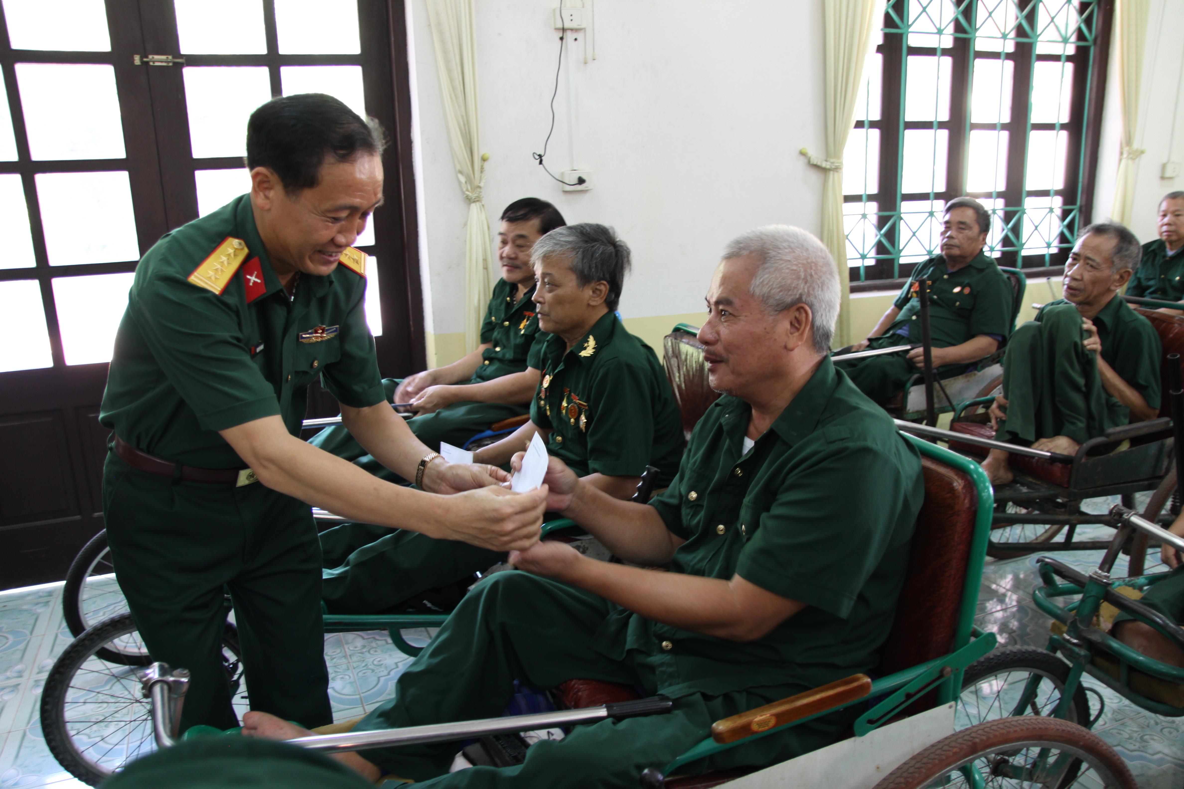 Góp phần chăm lo tốt người có công