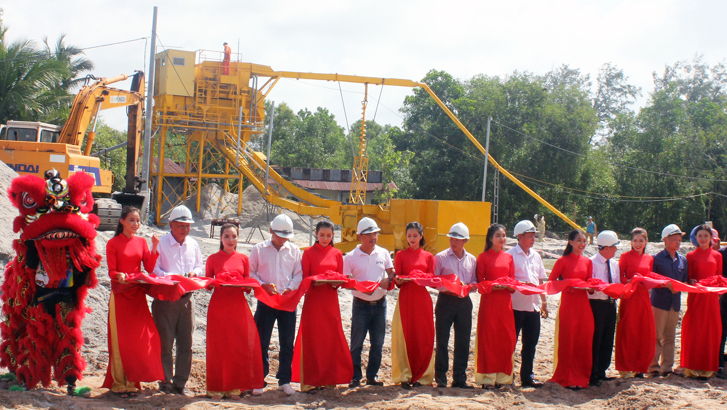 Khánh thành nhà máy chế biến cát biển đạt tiêu chuẩn cát xây dựng đầu tiên của Việt Nam