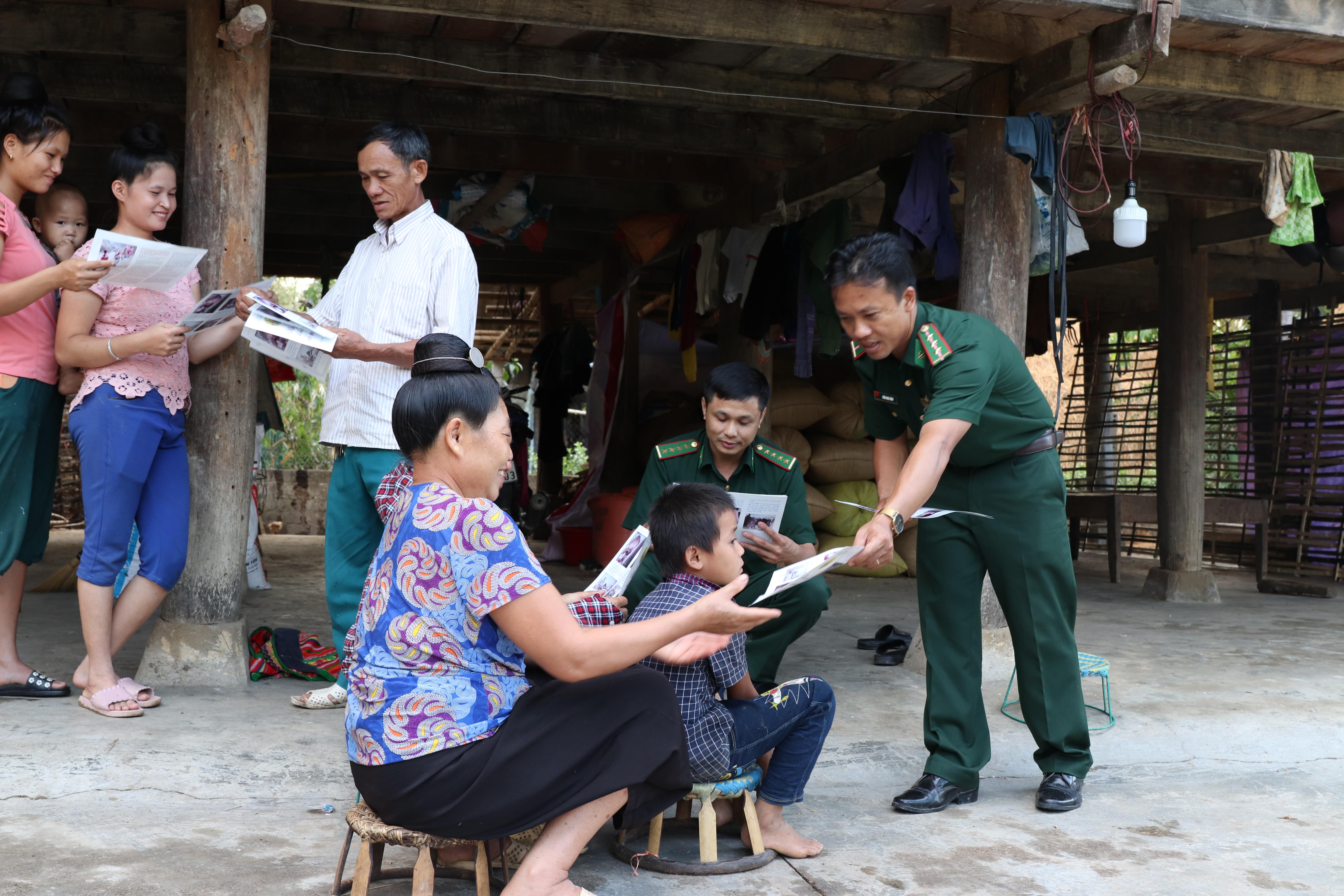 Trên hai trận tuyến