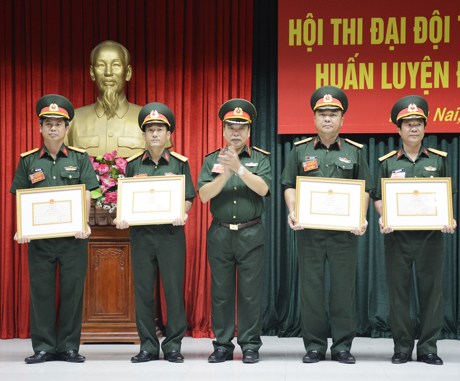 Cục Vận tải trao giải hội thi huấn luyện điều lệnh giỏi