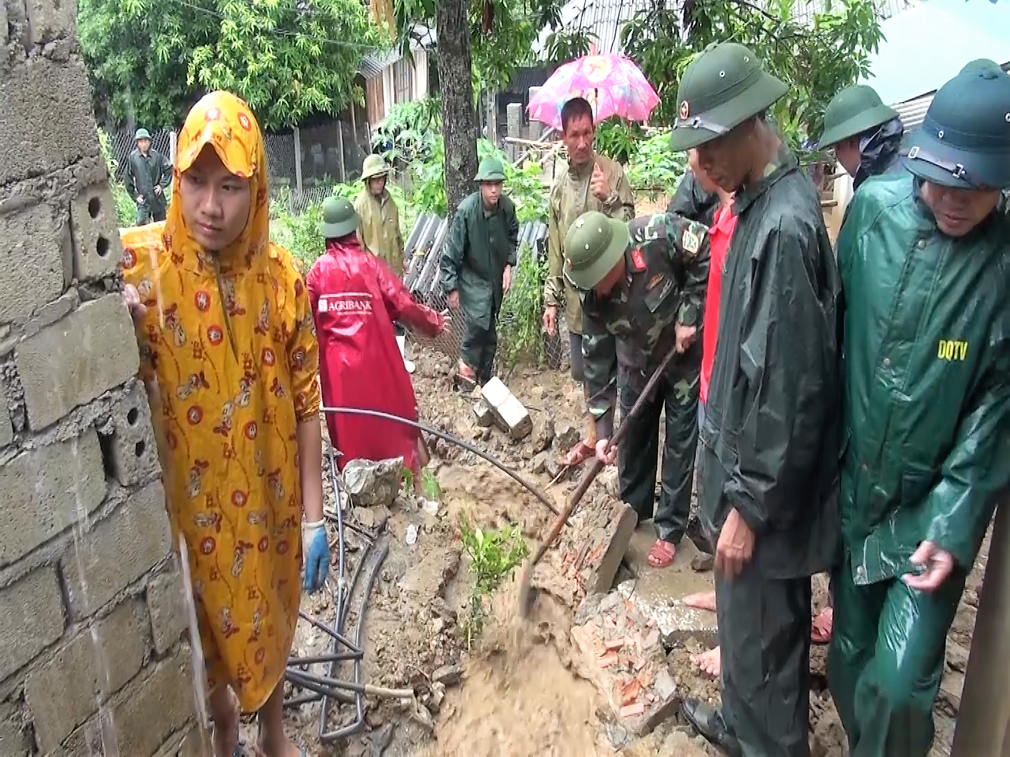Các đơn vị, địa phương tập trung khắc phục hậu quả bão số 3