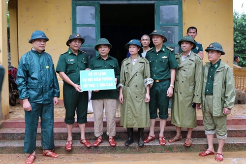 Đoàn công tác Bộ Tư lệnh BĐBP chỉ đạo công tác khắc phục hậu quả mưa lũ tại Thanh Hoá