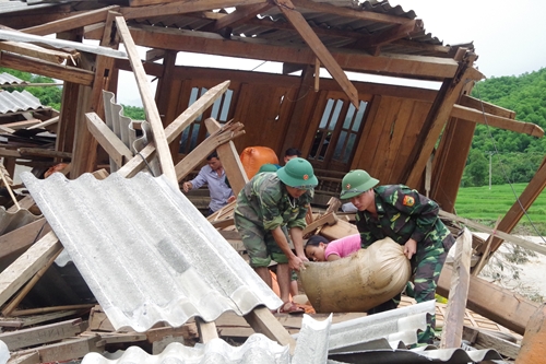LLVT tỉnh Thanh Hóa hỗ trợ nhân dân khắc phục hậu quả lũ quét tại huyện Quan Sơn