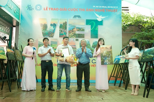 Trao giải cuộc thi sáng tác ảnh nghệ thuật “Việt Nam nhìn từ trên cao” 