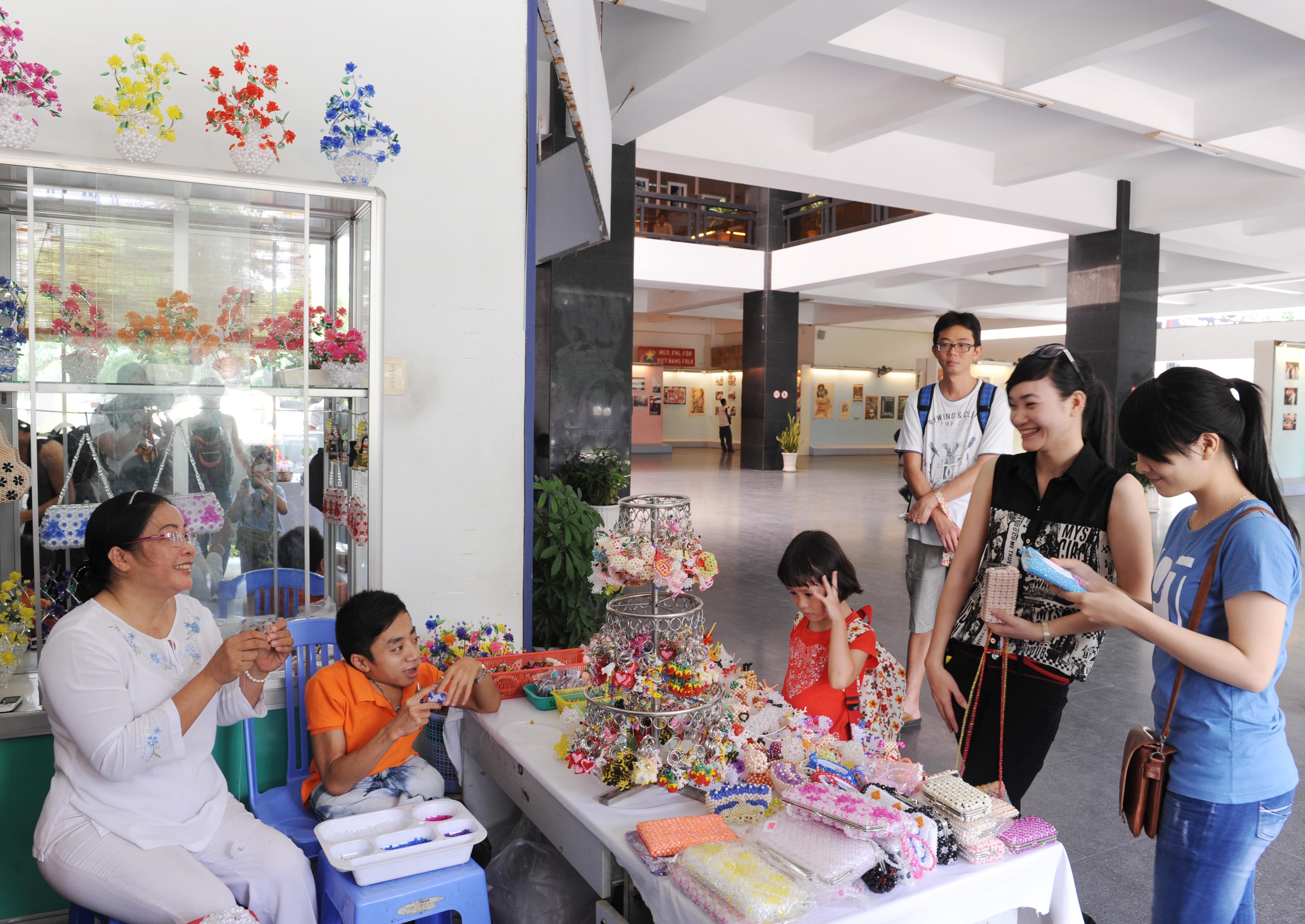 Chung tay xoa dịu nỗi đau da cam bằng việc làm thiết thực