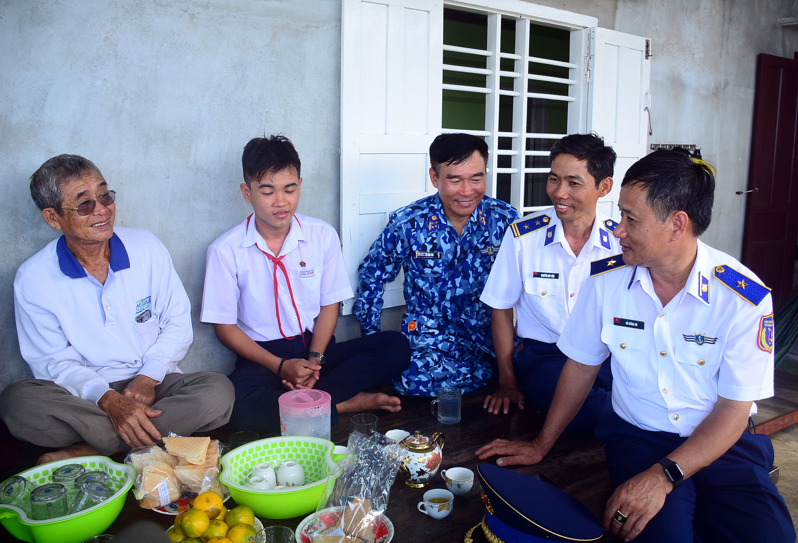 Cảnh sát biển đồng hành thiết thực cùng ngư dân