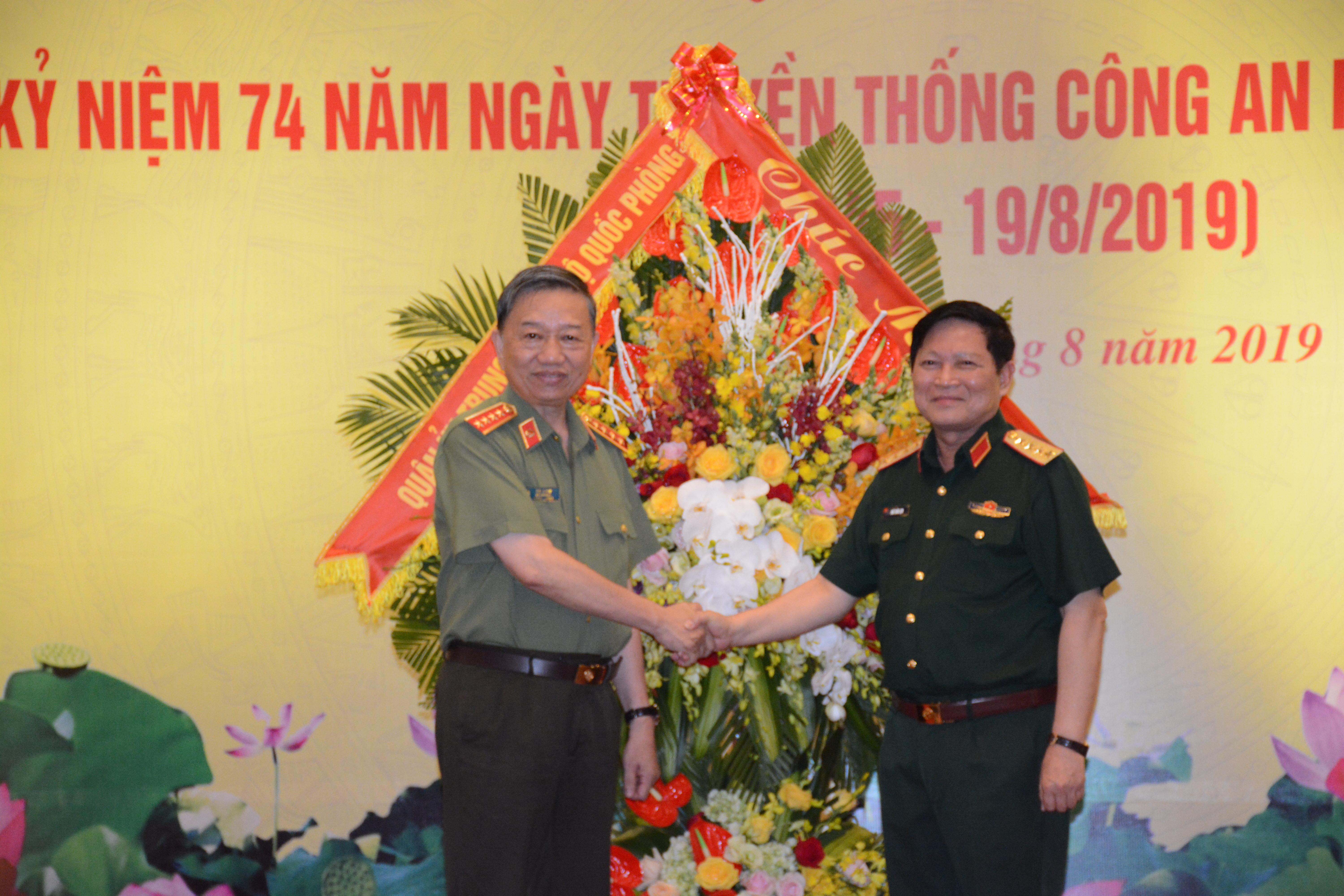 Quân đội nhân dân tiếp tục phối hợp chặt chẽ với Công an nhân dân thực hiện tốt mọi chức năng, nhiệm vụ