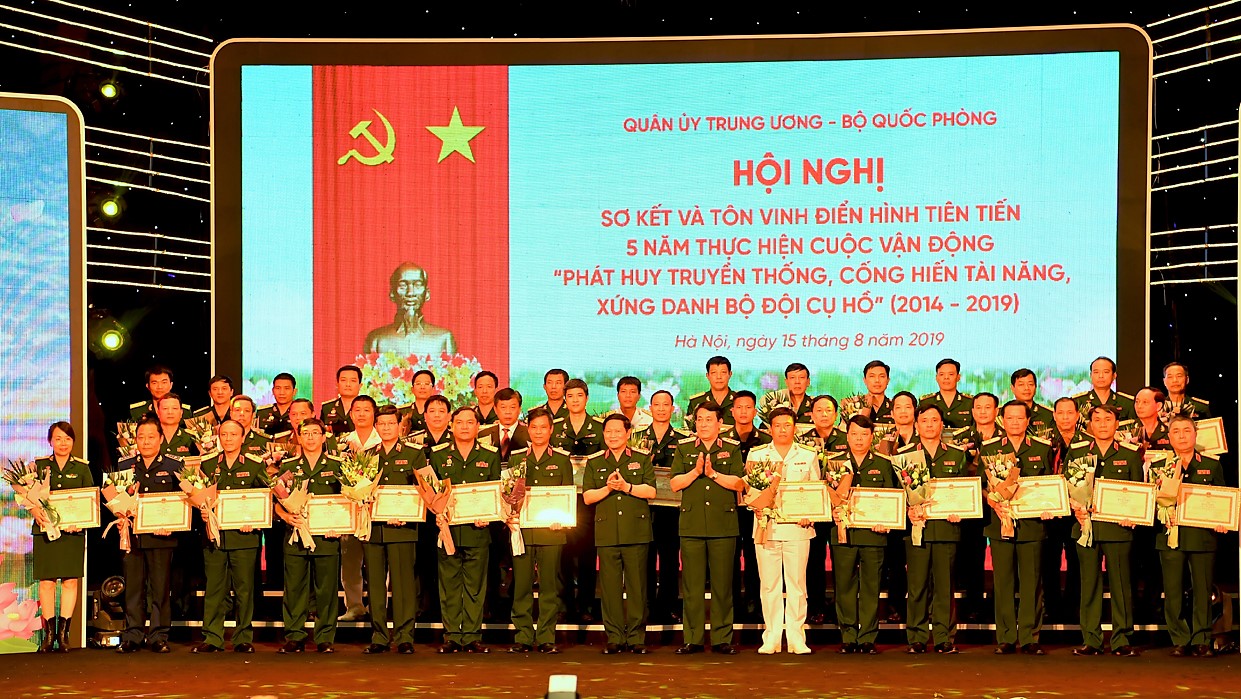 Hơn 200 tập thể, cá nhân được tôn vinh điển hình tiên tiến