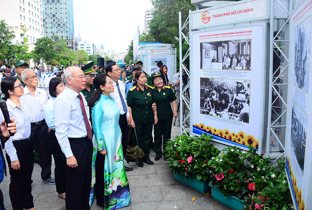 Khai mạc triển lãm kỷ niệm 50 năm thực hiện Di chúc của Chủ tịch Hồ Chí Minh