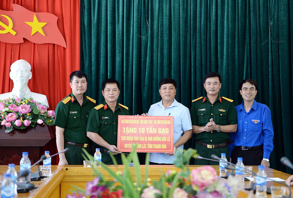 10 tấn gạo tặng đồng bào nhân dân các dân tộc huyện Mường Lát