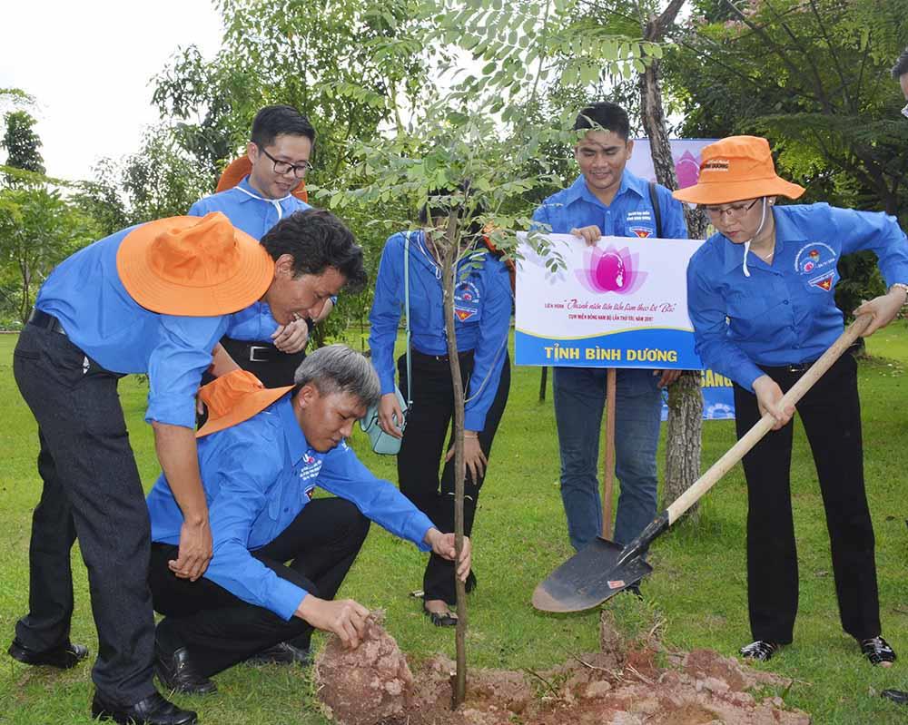 Biến tình cảm với Bác thành hành động cụ thể