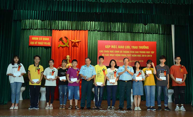 Tuyên dương học sinh giỏi có thành tích năm học 2018-2019