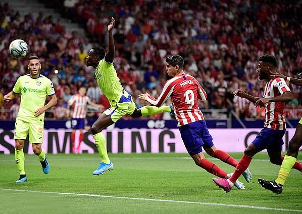 Vòng 1 La Liga: Atletico thắng nhọc Getafe