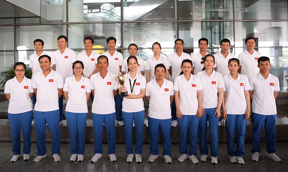 Bác sĩ Nguyễn Thị Thanh Mai và Đội tuyển Quân y thi môn Tiếp sức quân y tổ chức tại Uzbekistan.