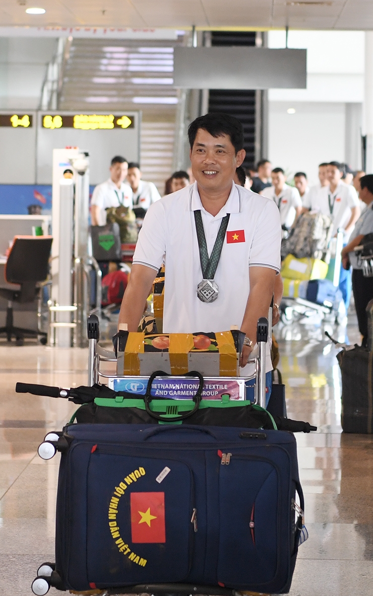 Nụ cười chiến thắng của Đại tá Phan Hải Long, Phó tham mưu trưởng Binh chủng Tăng-Thiết Giáp, Đội trưởng Đội Xe tăng.