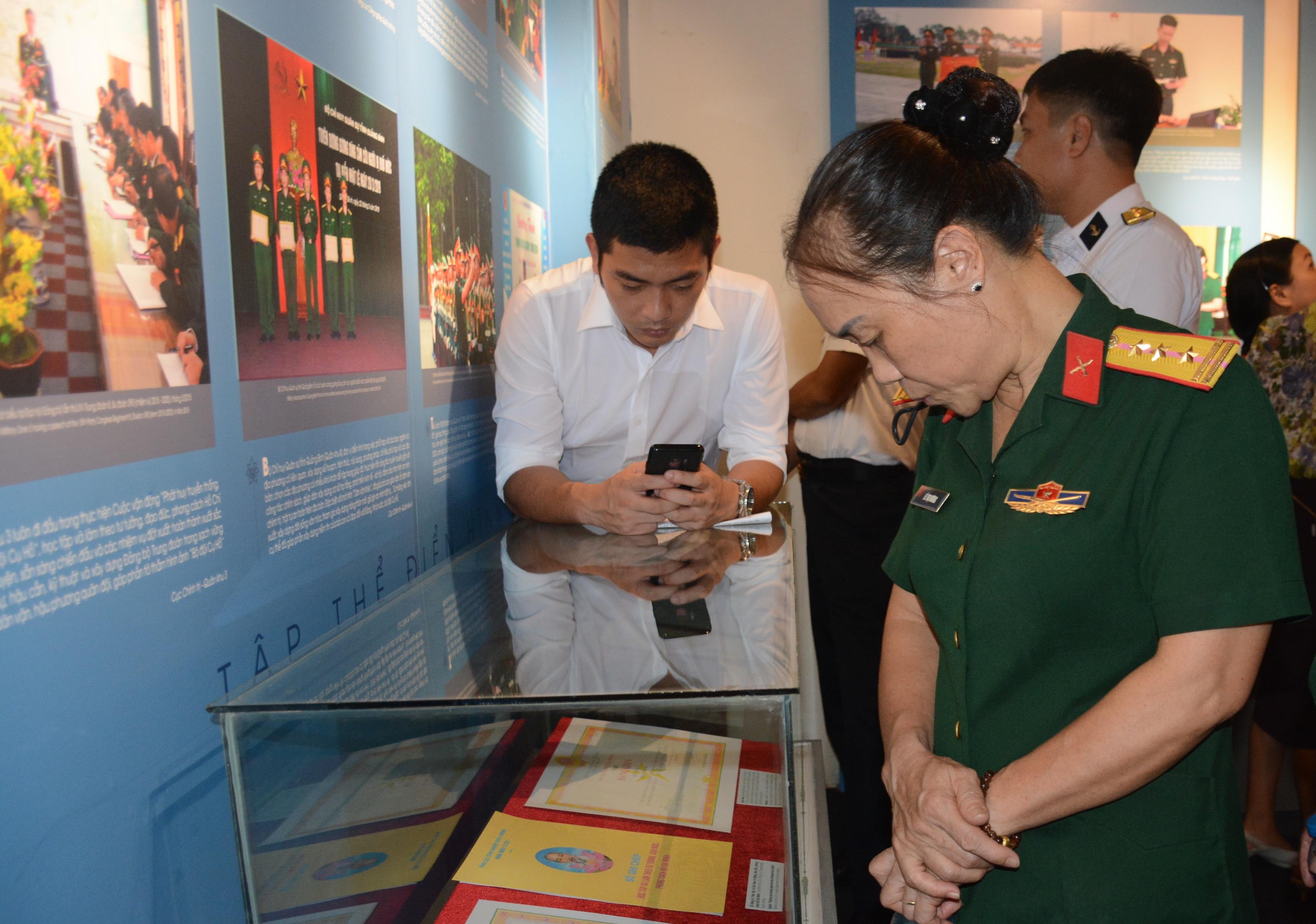 Mắt thấy, tai nghe từ triển lãm về Di chúc của Bác 