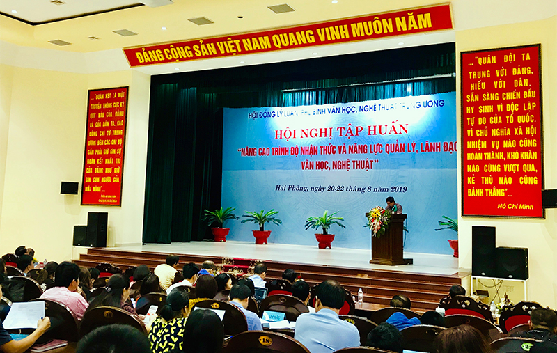 Nâng cao trình độ nhận thức và năng lực quản lý, lãnh đạo văn học, nghệ thuật