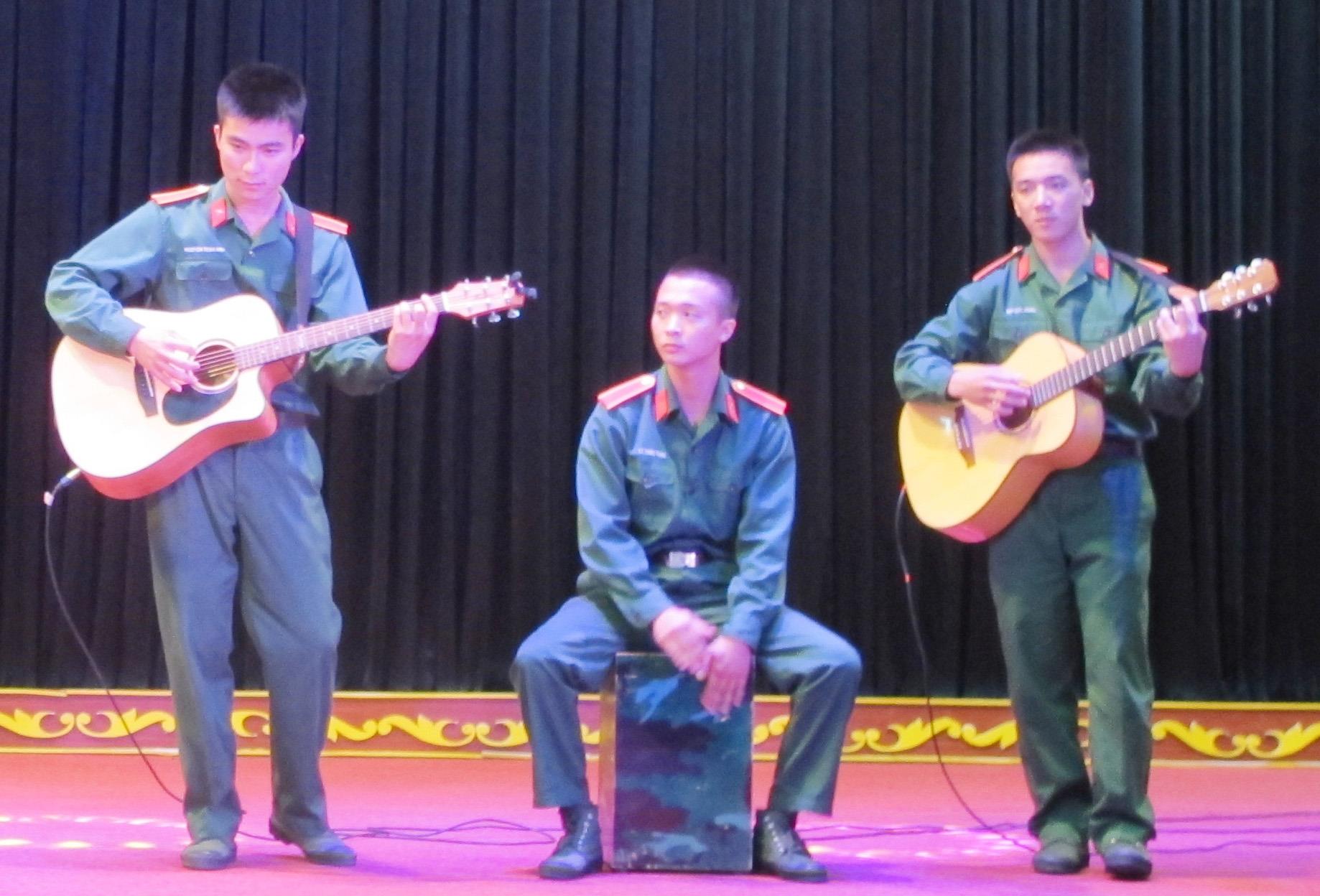 Góp phần làm giàu đời sống tâm hồn học viên