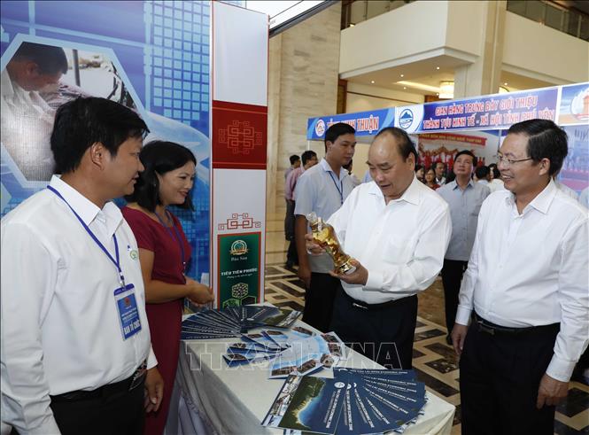 Thủ tướng Nguyễn Xuân Phúc: Các tỉnh miền Trung cần lấy lợi ích vùng làm ưu tiên trong phát triển 

