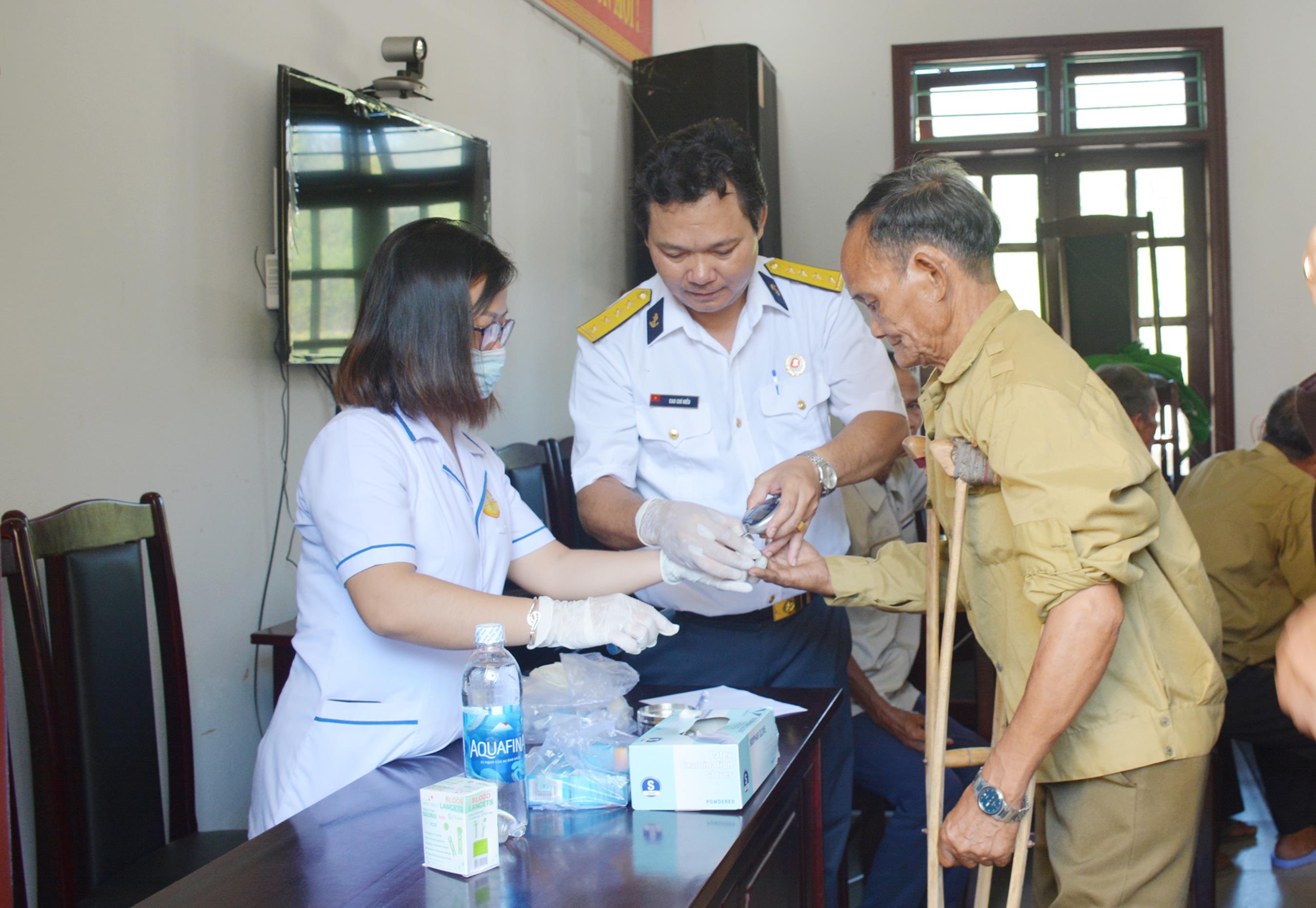 Về nguồn ấm tình quân dân